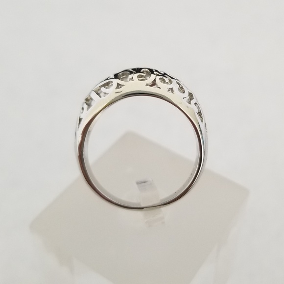 HOST PICK!!! 🎉 Scroll Design 18k White Gold Band - Picture 4 of 8